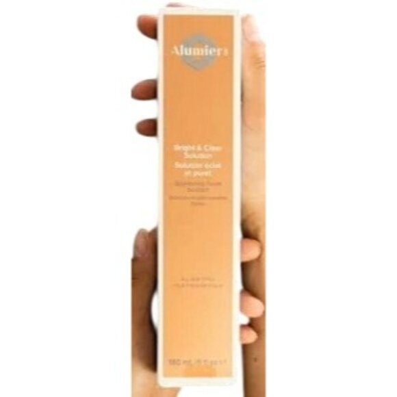 Bright & Clear Solution 180 mL / 6 fl oz. Experience skin refinement with Alumie - Picture 3 of 4